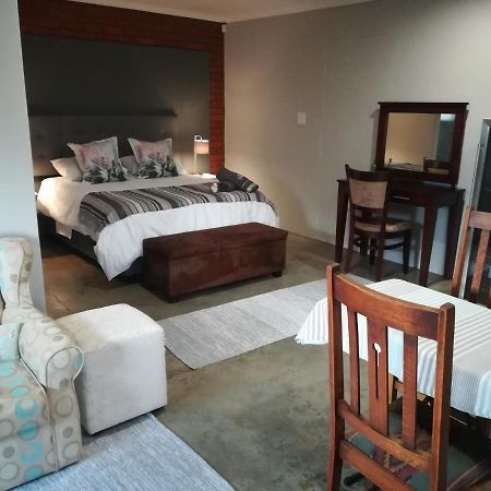Erin Guesthouse And B&B Bergville Esterno foto