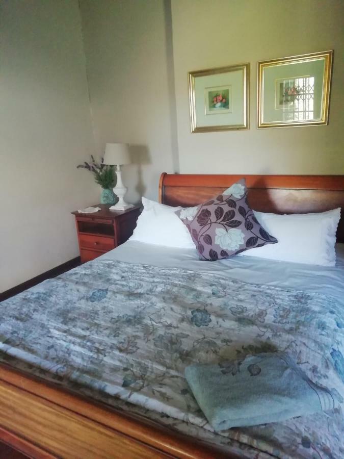 Erin Guesthouse And B&B Bergville Esterno foto