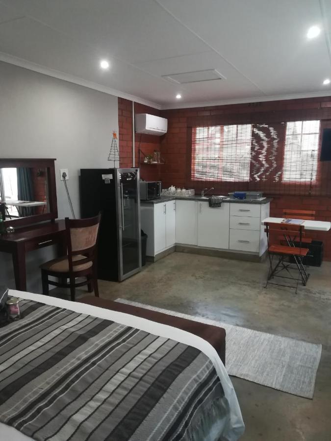 Erin Guesthouse And B&B Bergville Esterno foto